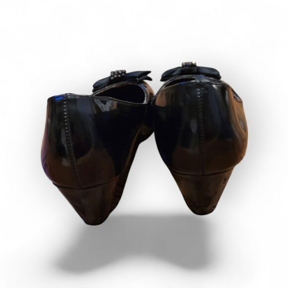 George sz 4 patent Leather shoe with 2" heel with black grosgrain ribbon on toe - Picture 3 of 7